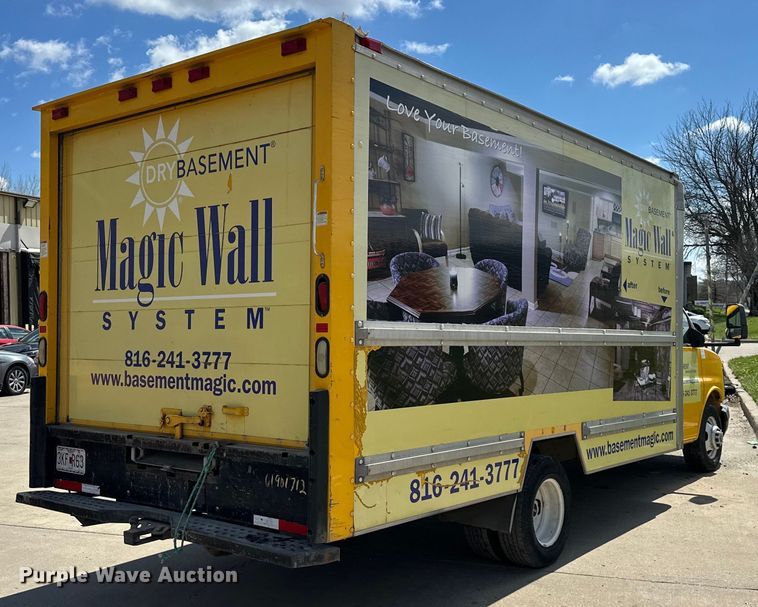 image for item OF9361 2006 GMC Savana G3500 box truck