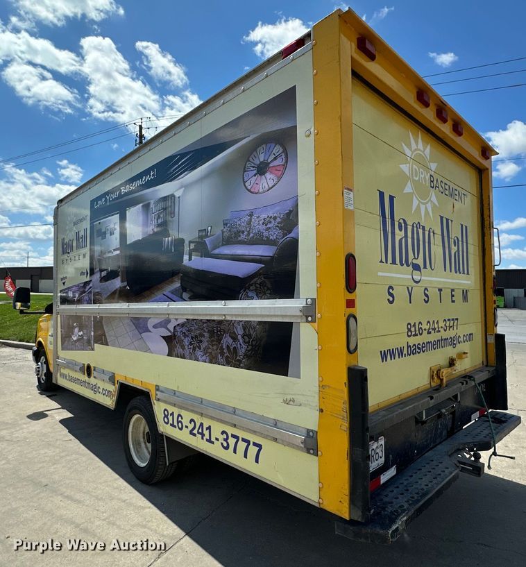 image for item OF9361 2006 GMC Savana G3500 box truck