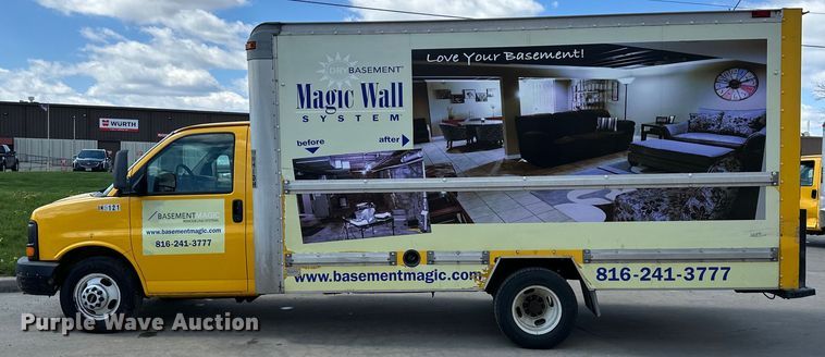 image for item OF9361 2006 GMC Savana G3500 box truck