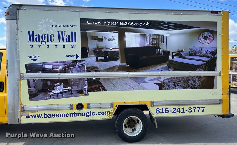 image for item OF9361 2006 GMC Savana G3500 box truck