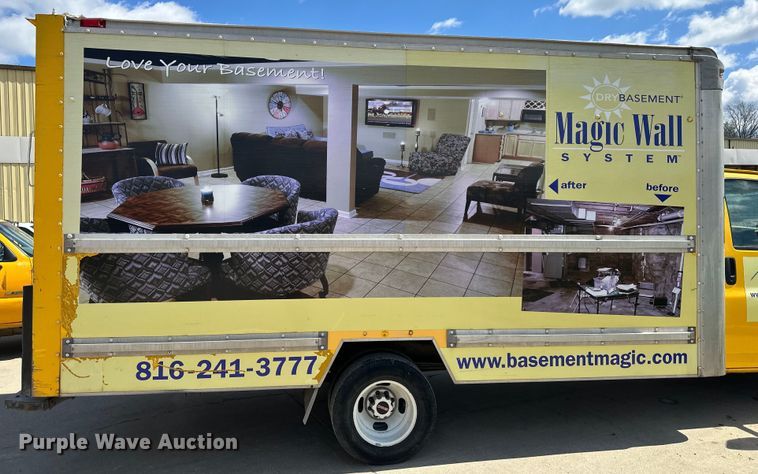 image for item OF9361 2006 GMC Savana G3500 box truck