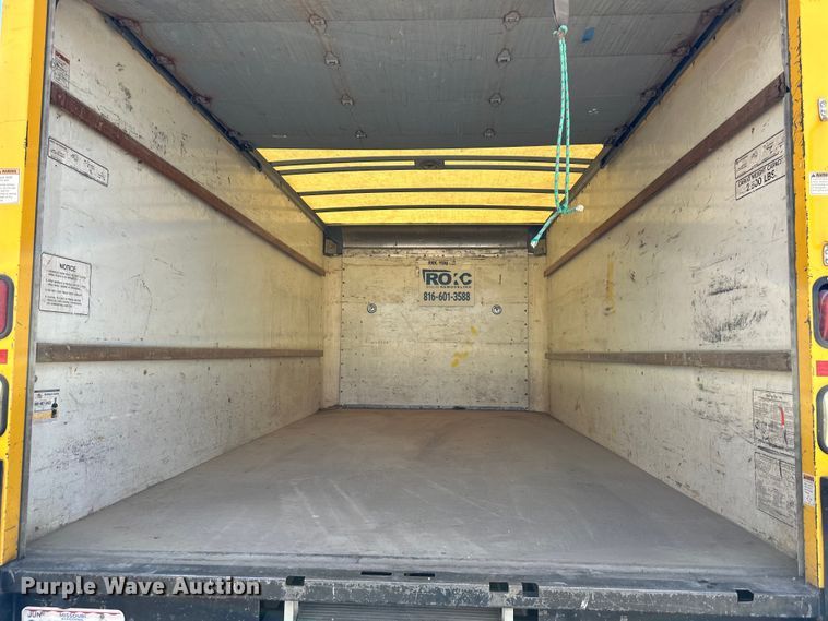 image for item OF9361 2006 GMC Savana G3500 box truck