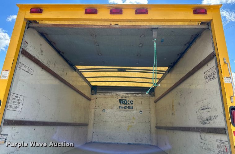 image for item OF9361 2006 GMC Savana G3500 box truck