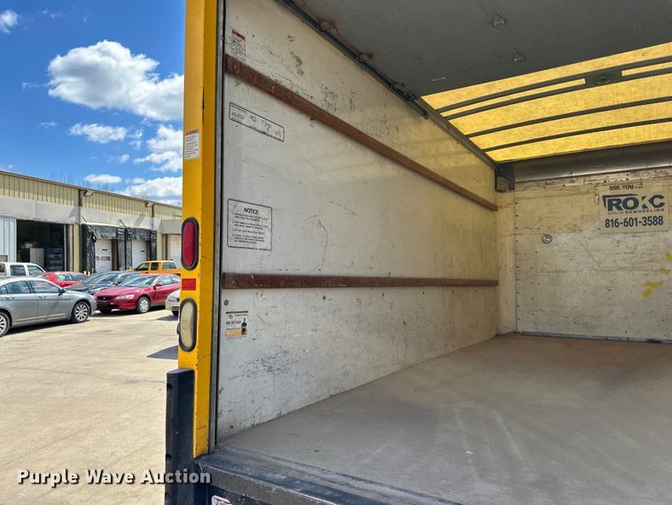 image for item OF9361 2006 GMC Savana G3500 box truck