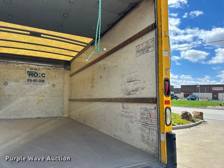 image for item OF9361 2006 GMC Savana G3500 box truck