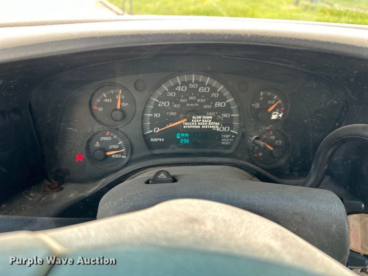 image for item OF9361 2006 GMC Savana G3500 box truck