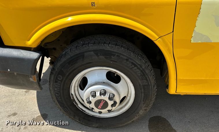 image for item OF9361 2006 GMC Savana G3500 box truck