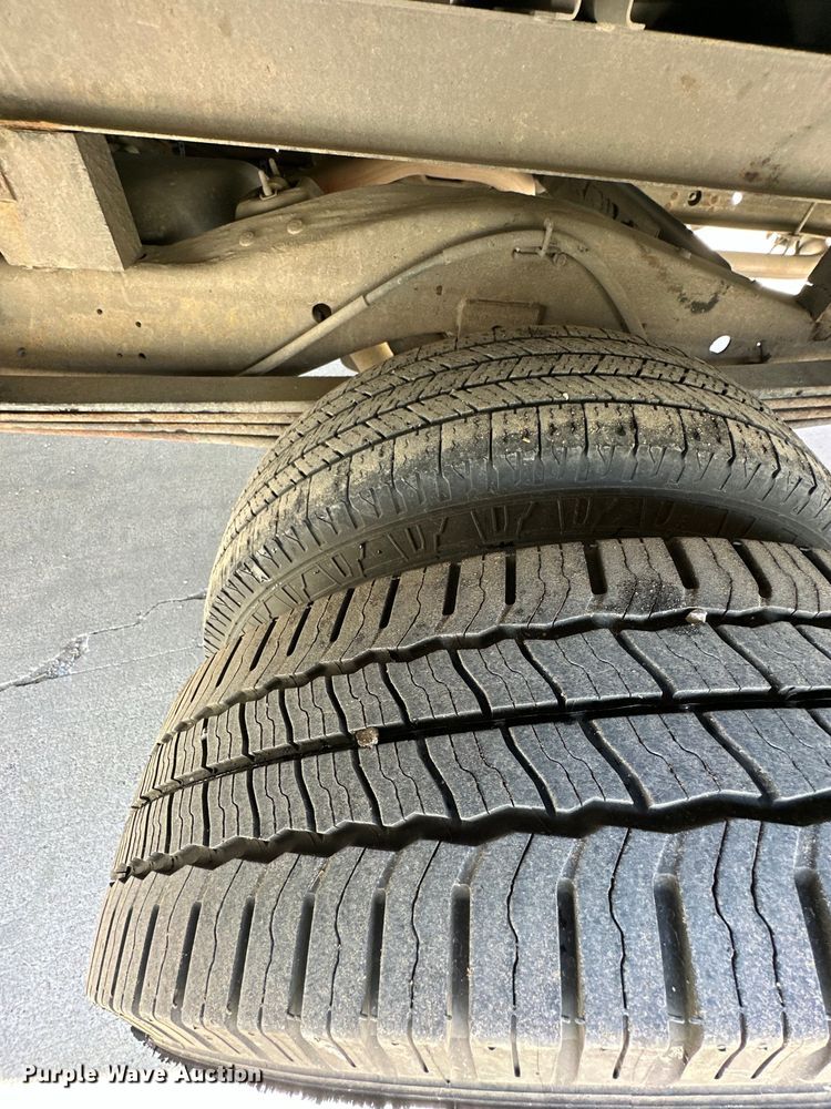 image for item OF9361 2006 GMC Savana G3500 box truck