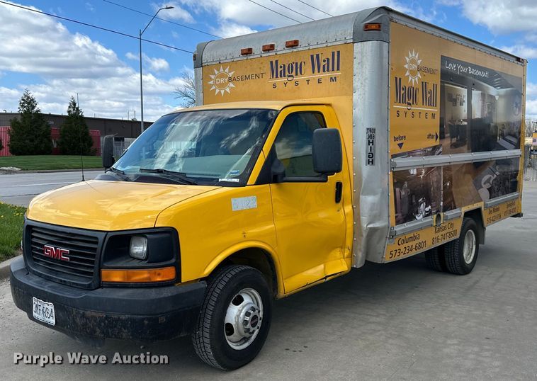 image for item OF9366 2006 GMC Savana G3500 box truck