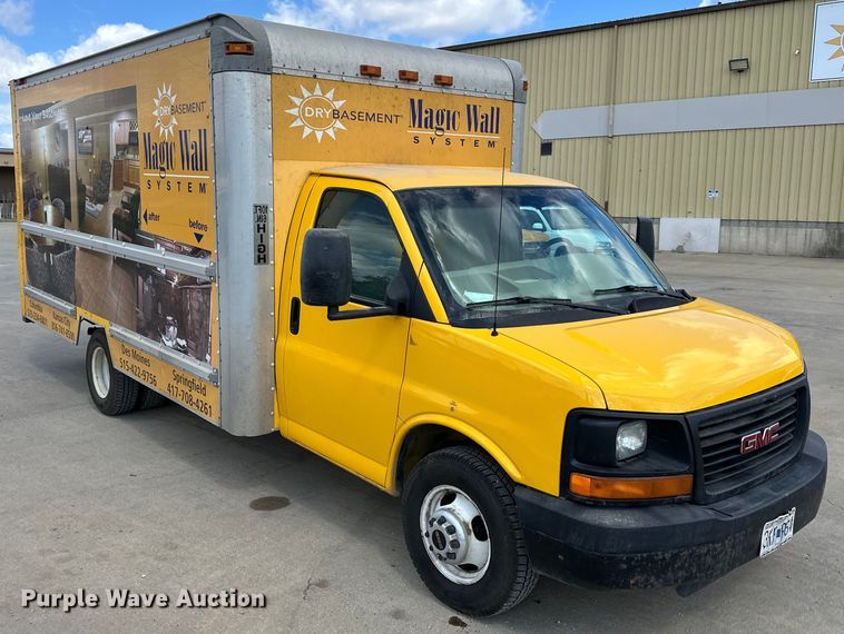image for item OF9366 2006 GMC Savana G3500 box truck
