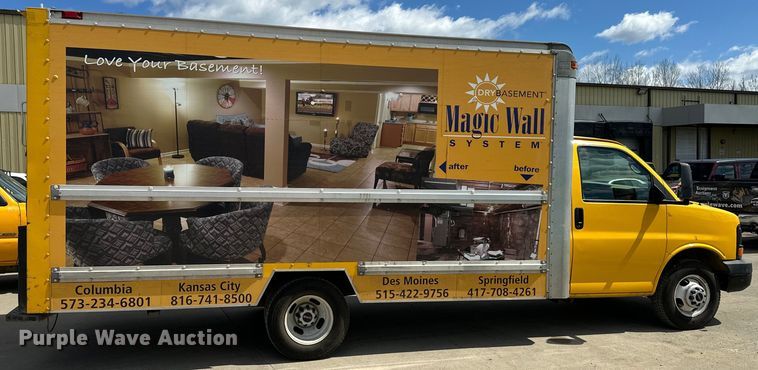 image for item OF9366 2006 GMC Savana G3500 box truck