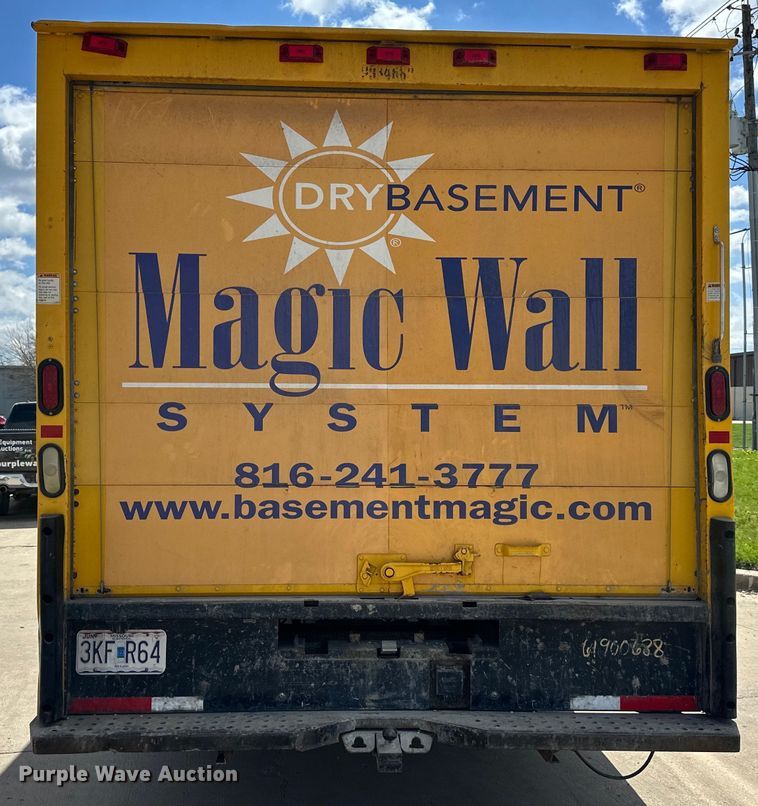 image for item OF9366 2006 GMC Savana G3500 box truck