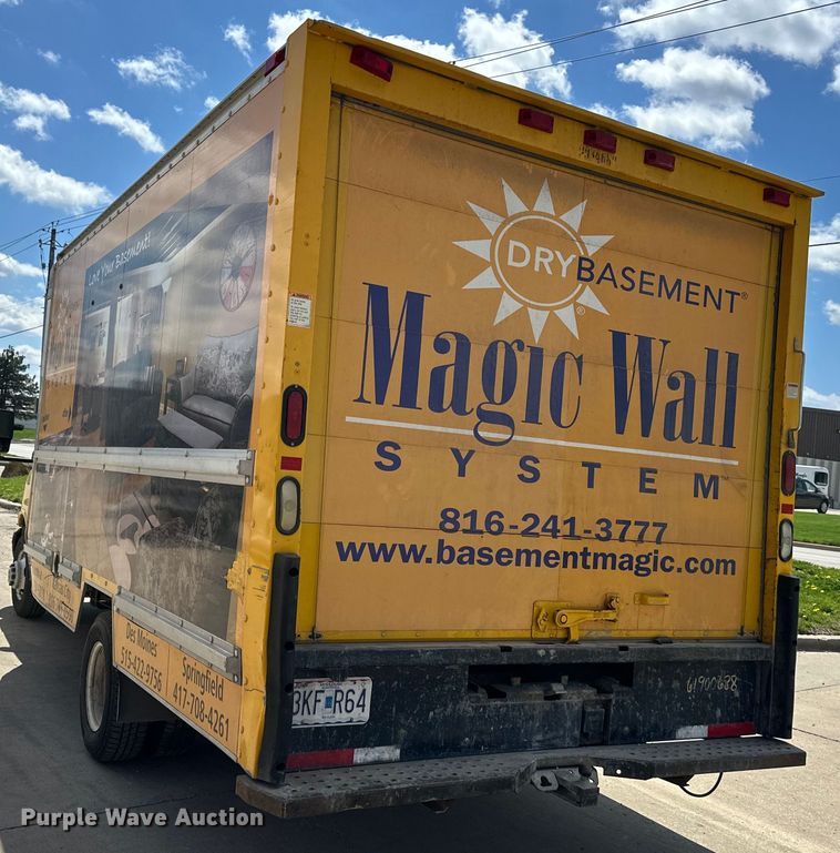 image for item OF9366 2006 GMC Savana G3500 box truck