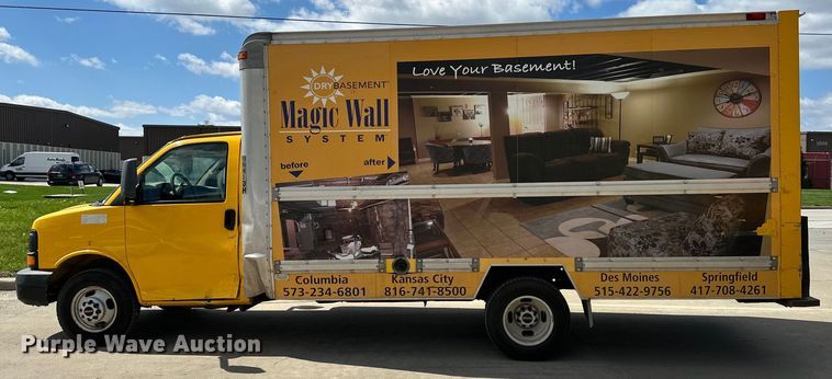 image for item OF9366 2006 GMC Savana G3500 box truck