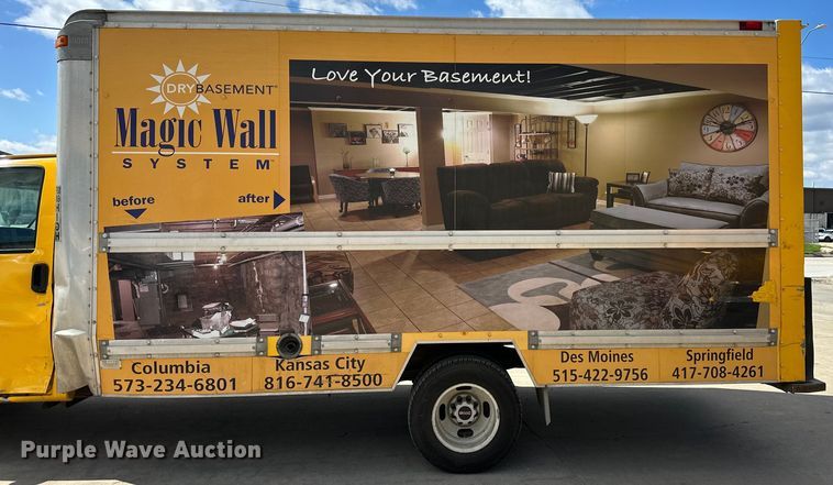 image for item OF9366 2006 GMC Savana G3500 box truck