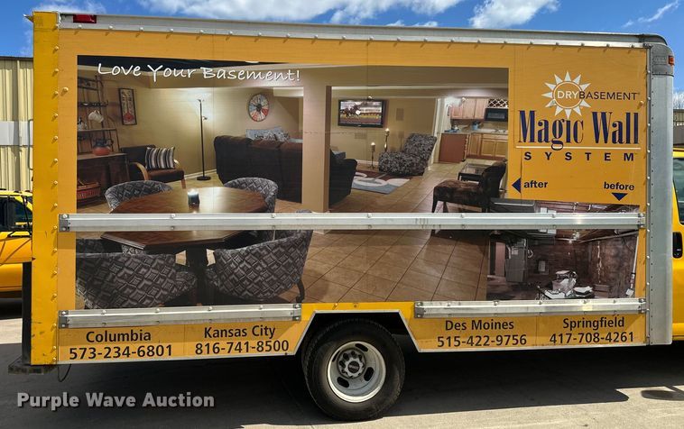 image for item OF9366 2006 GMC Savana G3500 box truck