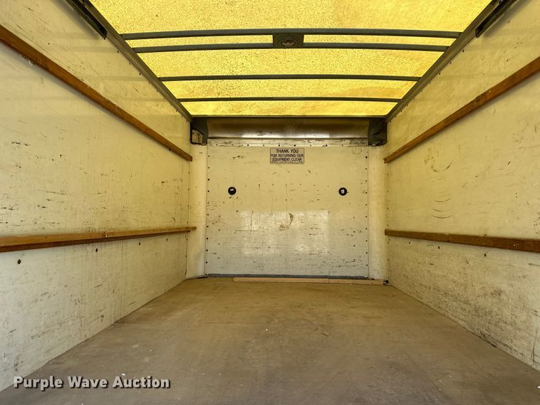 image for item OF9366 2006 GMC Savana G3500 box truck