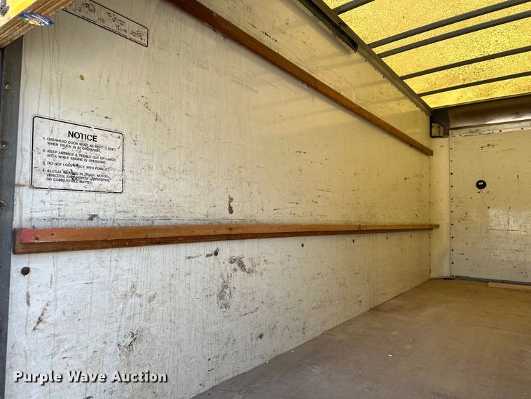 image for item OF9366 2006 GMC Savana G3500 box truck