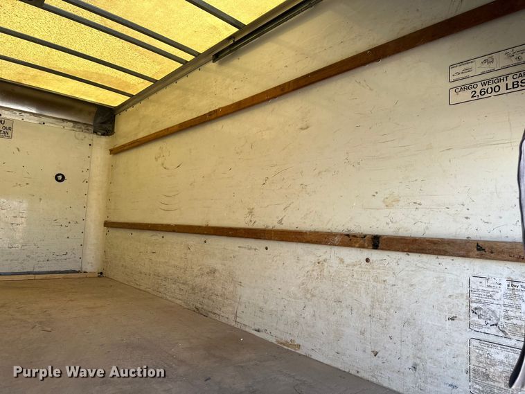 image for item OF9366 2006 GMC Savana G3500 box truck