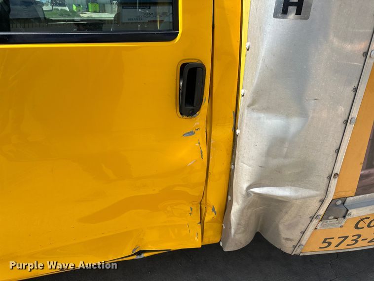 image for item OF9366 2006 GMC Savana G3500 box truck