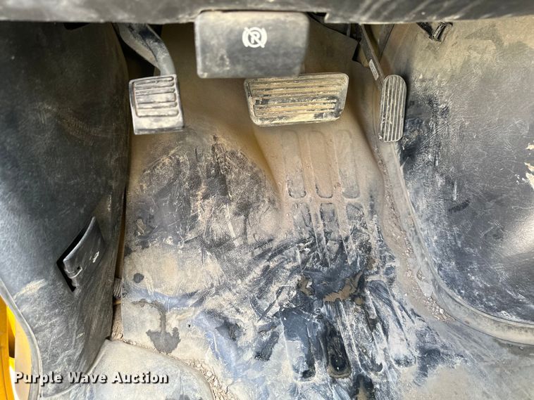 image for item OF9366 2006 GMC Savana G3500 box truck