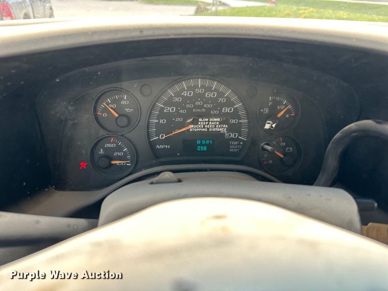 image for item OF9366 2006 GMC Savana G3500 box truck