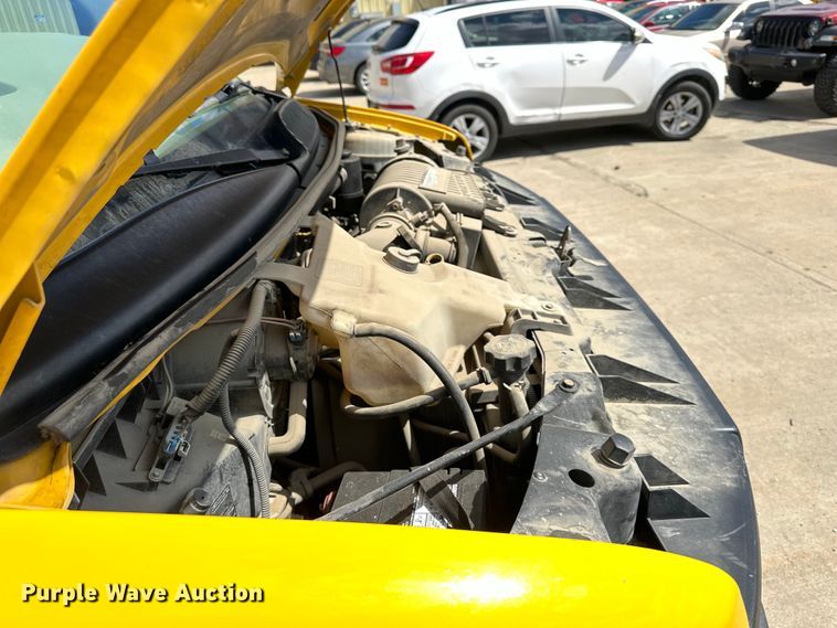 image for item OF9366 2006 GMC Savana G3500 box truck