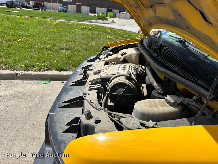 image for item OF9366 2006 GMC Savana G3500 box truck