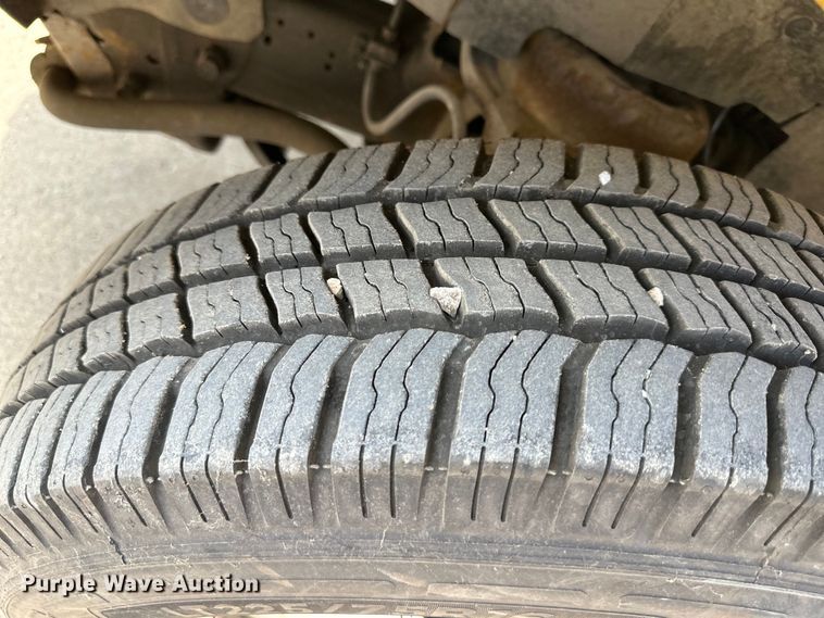 image for item OF9366 2006 GMC Savana G3500 box truck