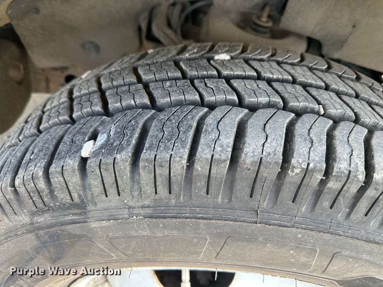 image for item OF9366 2006 GMC Savana G3500 box truck