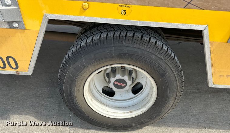 image for item OF9366 2006 GMC Savana G3500 box truck