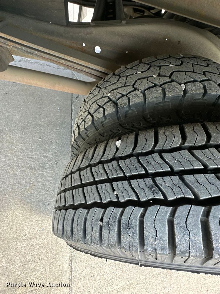 image for item OF9366 2006 GMC Savana G3500 box truck