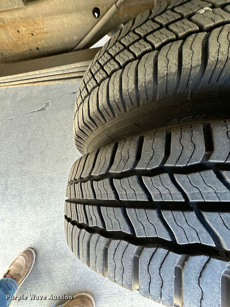 image for item OF9366 2006 GMC Savana G3500 box truck