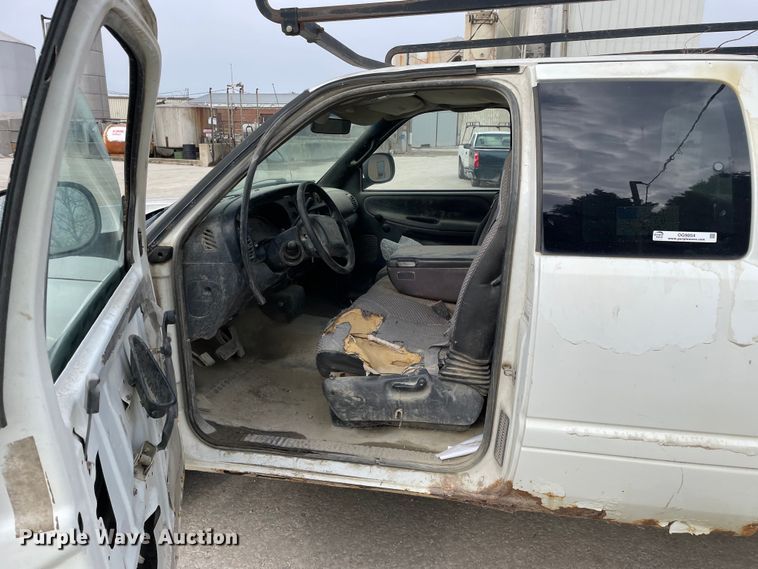 image for item OG9854 2000 Dodge Ram 1500 Club Cab pickup truck