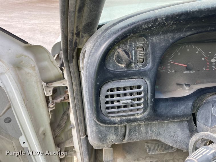 image for item OG9854 2000 Dodge Ram 1500 Club Cab pickup truck