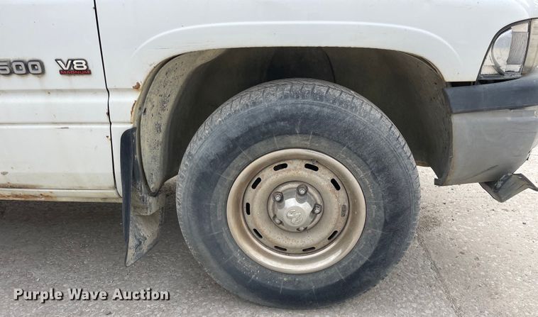 image for item OG9854 2000 Dodge Ram 1500 Club Cab pickup truck