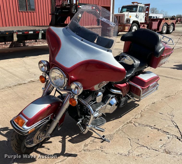 image for item OI9296 2005 Harley Davidson FLHTCI motorcycle