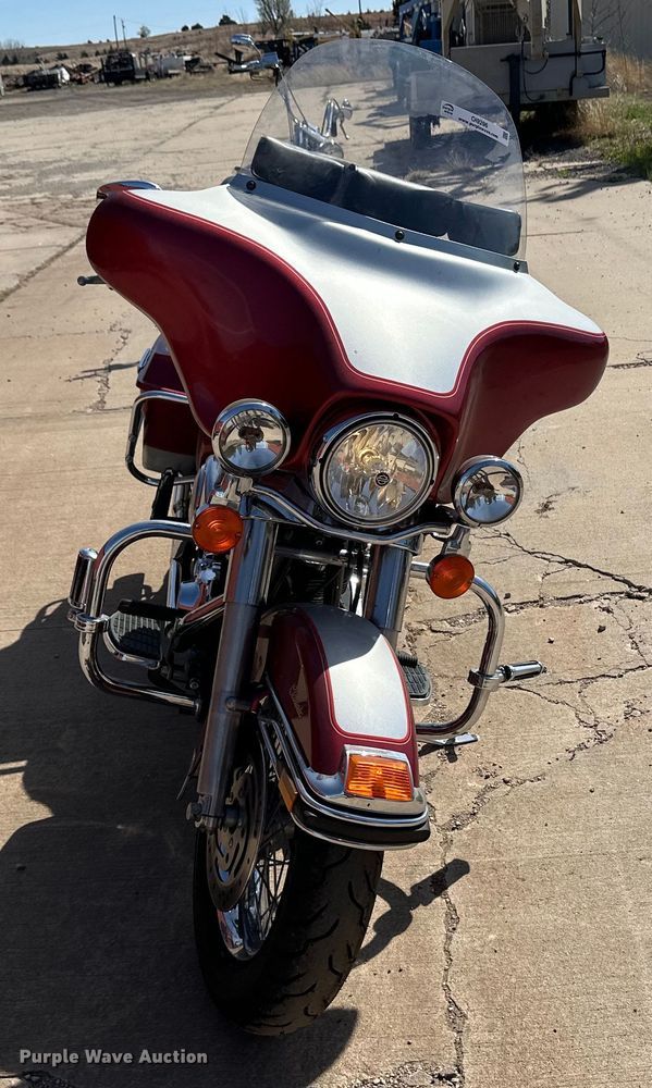 image for item OI9296 2005 Harley Davidson FLHTCI motorcycle