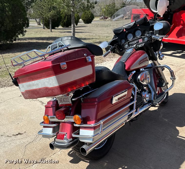 image for item OI9296 2005 Harley Davidson FLHTCI motorcycle