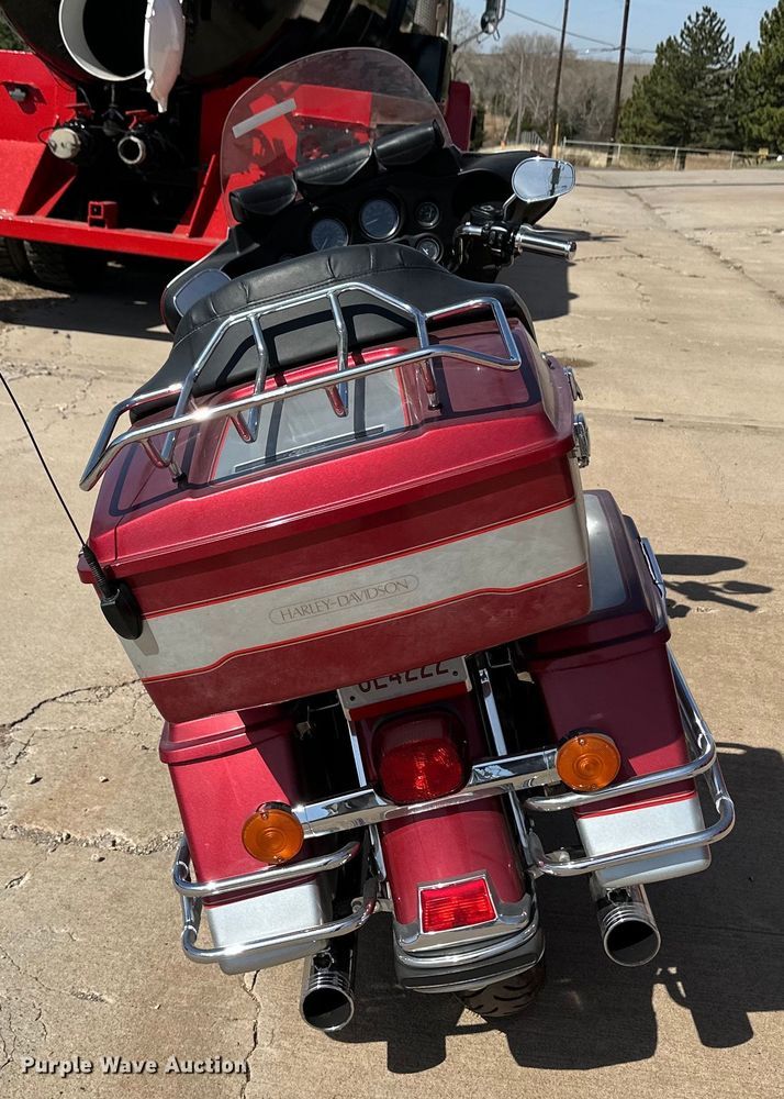 image for item OI9296 2005 Harley Davidson FLHTCI motorcycle