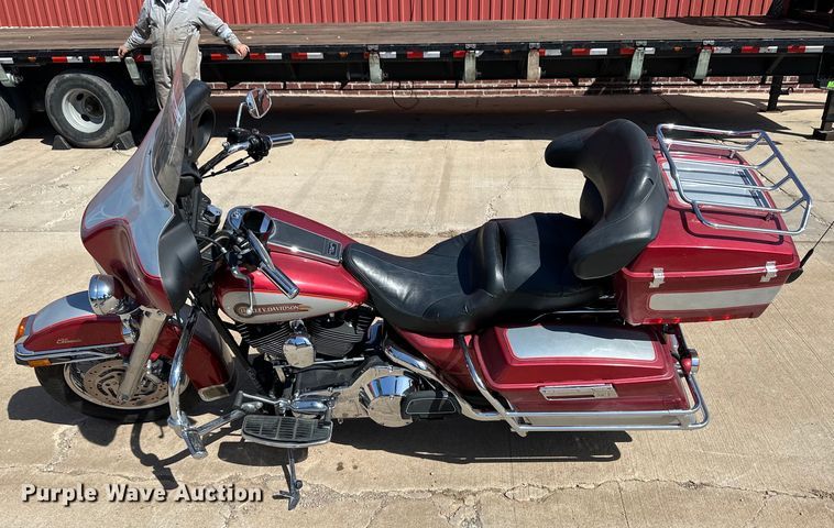 image for item OI9296 2005 Harley Davidson FLHTCI motorcycle