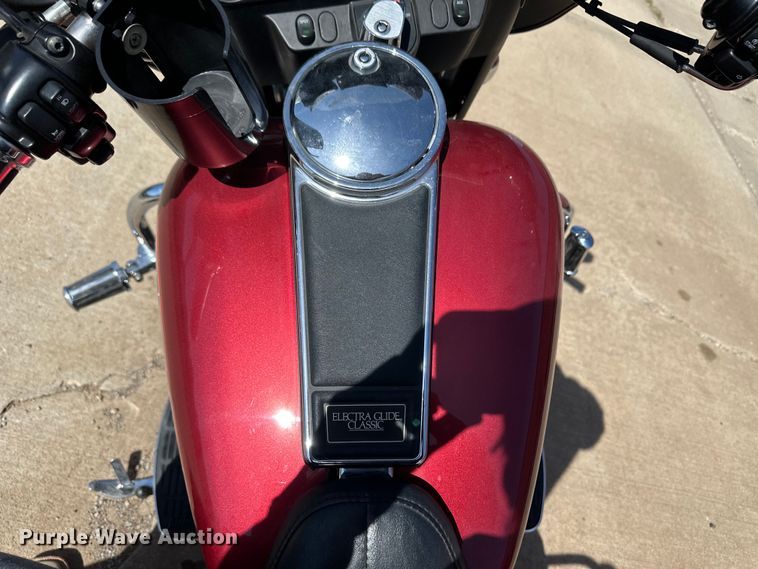 image for item OI9296 2005 Harley Davidson FLHTCI motorcycle