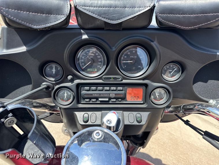 image for item OI9296 2005 Harley Davidson FLHTCI motorcycle