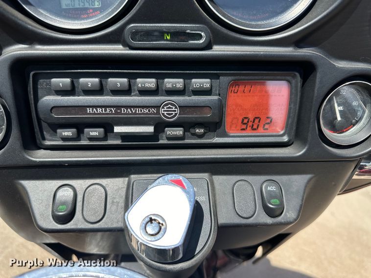 image for item OI9296 2005 Harley Davidson FLHTCI motorcycle