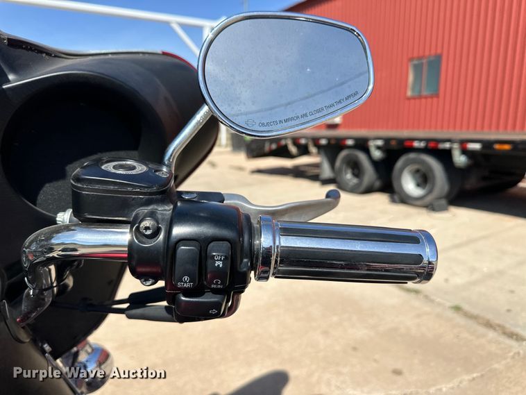 image for item OI9296 2005 Harley Davidson FLHTCI motorcycle