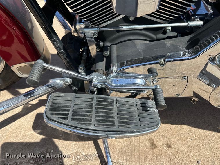 image for item OI9296 2005 Harley Davidson FLHTCI motorcycle