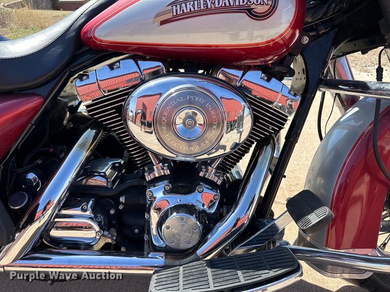 image for item OI9296 2005 Harley Davidson FLHTCI motorcycle