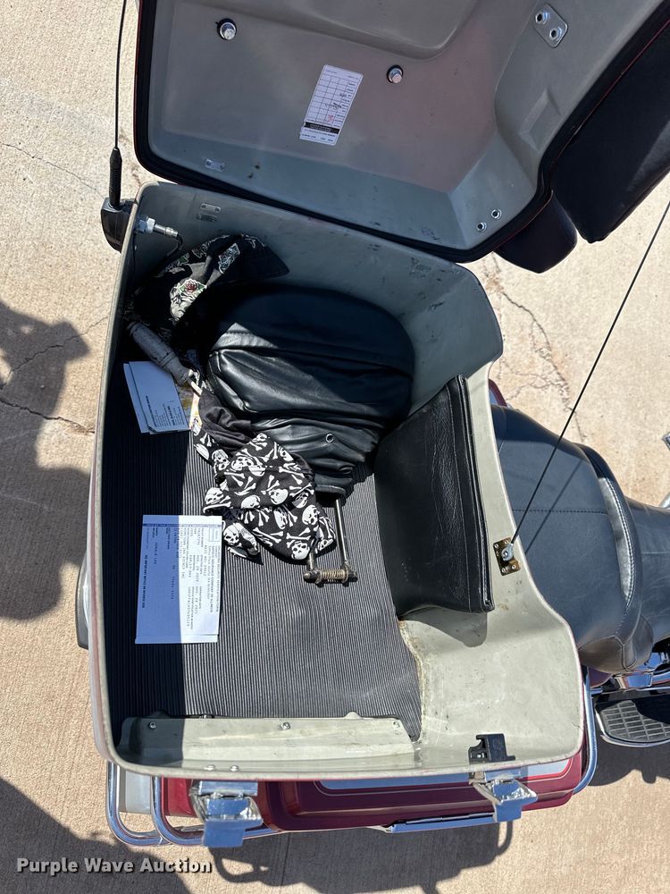 image for item OI9296 2005 Harley Davidson FLHTCI motorcycle