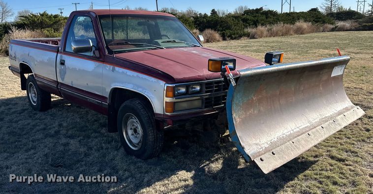 image for item OI9334 1989 Chevrolet K1500 pickup truck