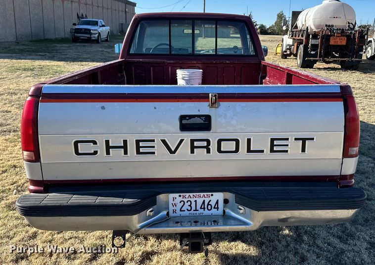 image for item OI9334 1989 Chevrolet K1500 pickup truck